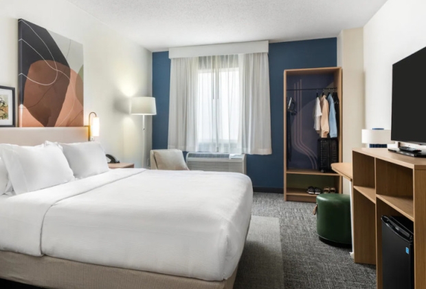 Spark king room interior